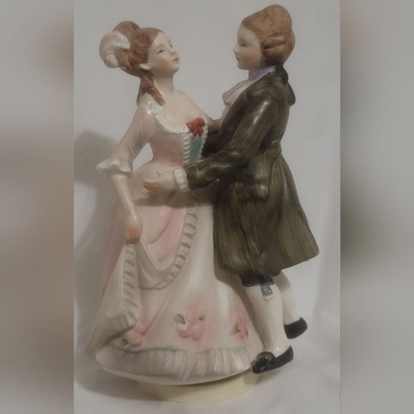 Vintage Sankyo Music Box Victorian Dancing Couple Japan - Picture 12 of 12